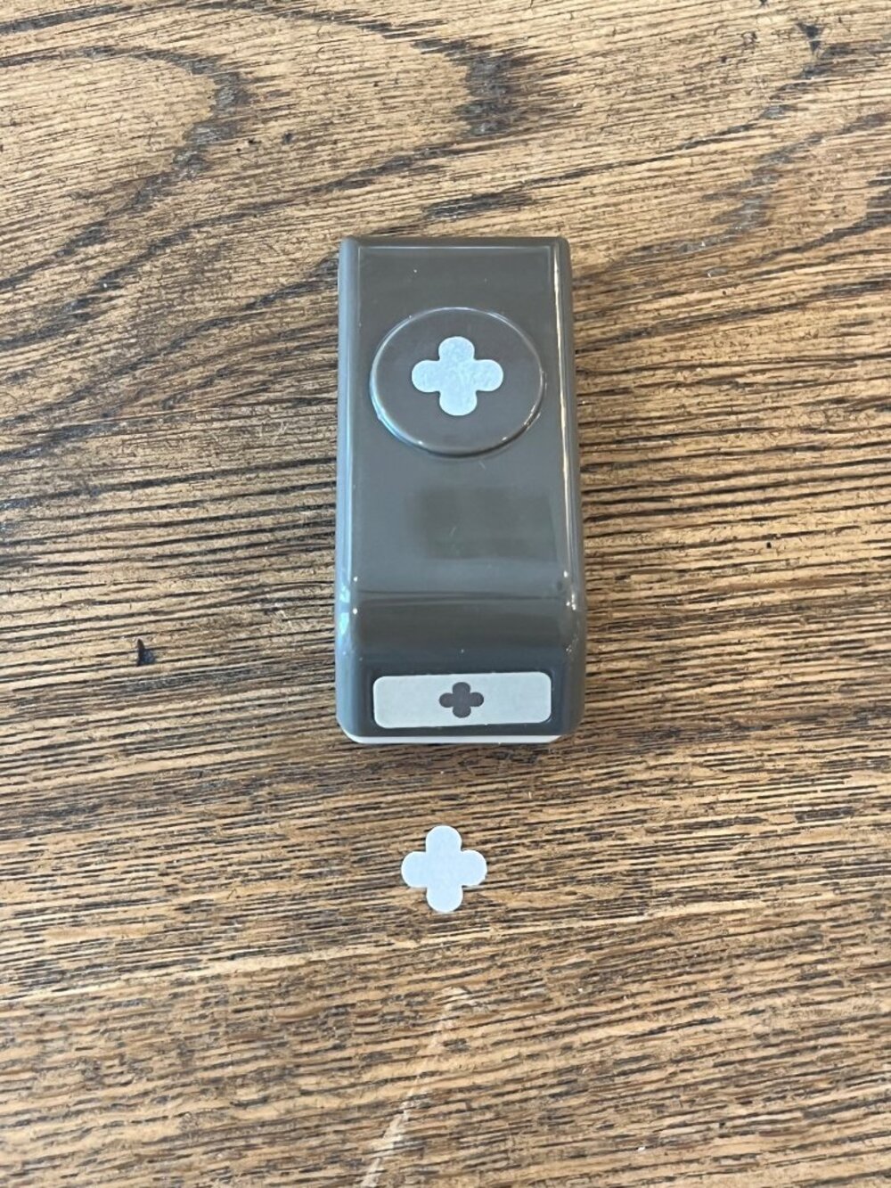 Stampin' Up! 4 Petal Flower Clover Small Paper Punch Craft Tool Scrapbooking